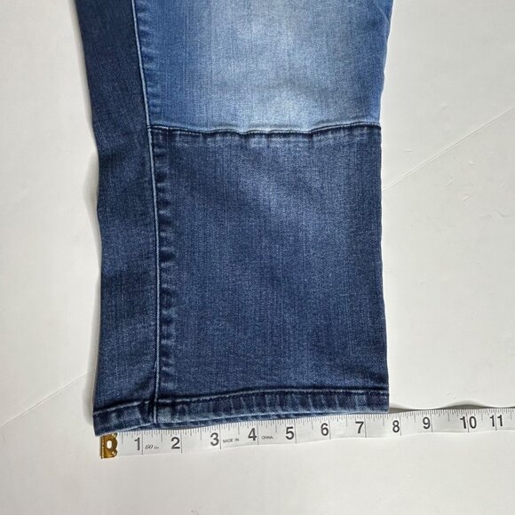 Lane Bryant Women's size 14 Mid-rise Blue Capri - Picture 9 of 14